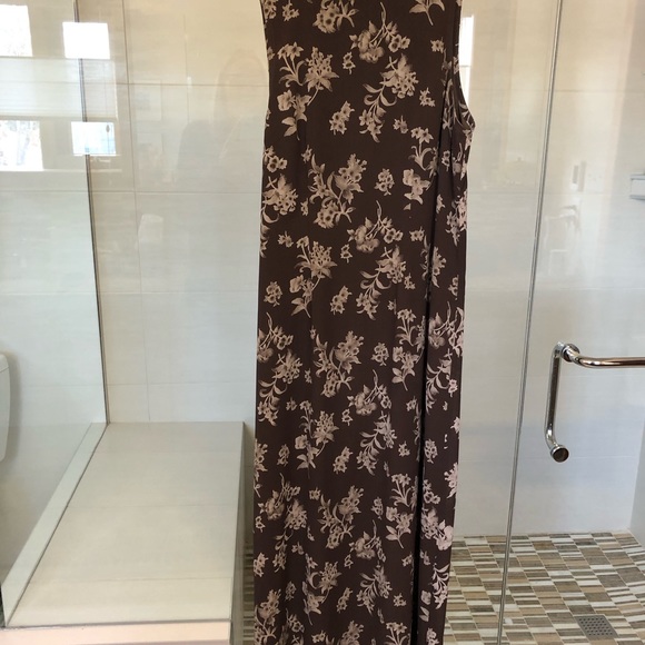 Long sleeveless Quick Reflex crepe dress. Size 10. Back zipper. - Picture 2 of 5